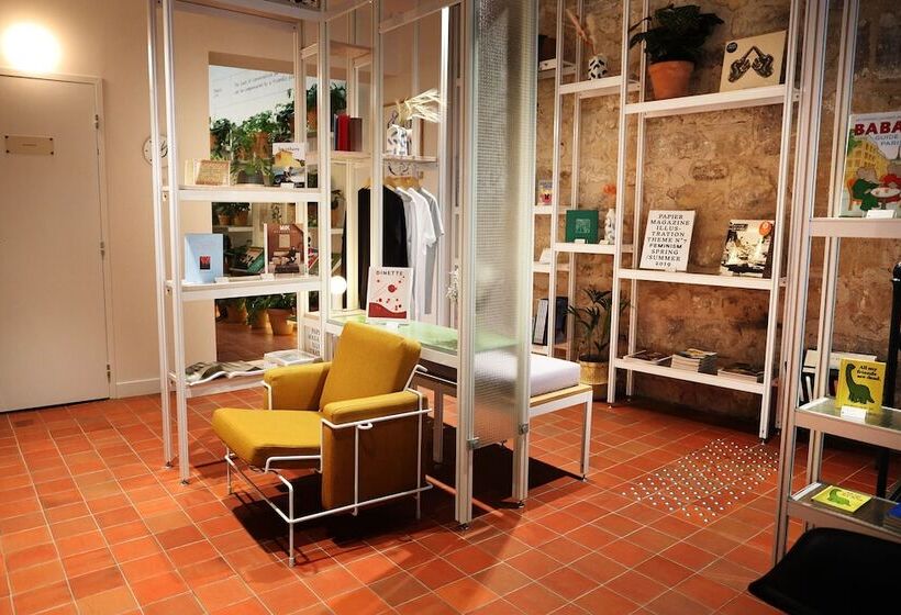 ホテル French Theory