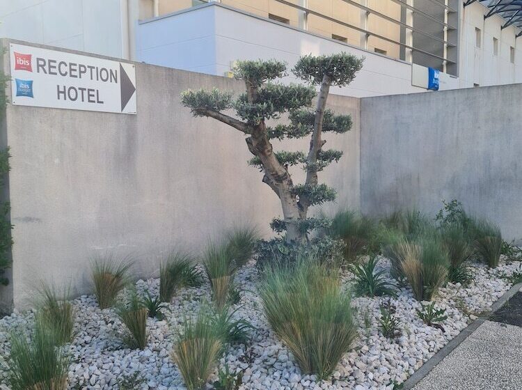 Отель Ibis Istres Trigance