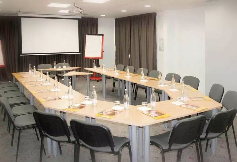 Hotel Ibis Istres Trigance