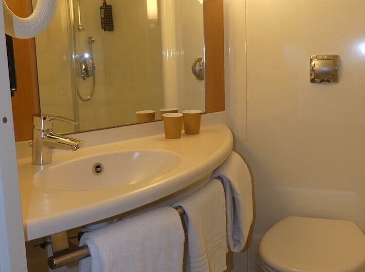 Отель Ibis Istres Trigance