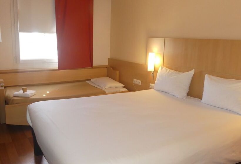 Отель Ibis Istres Trigance