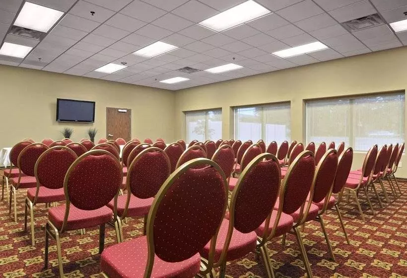 Отель Quality Inn & Suites