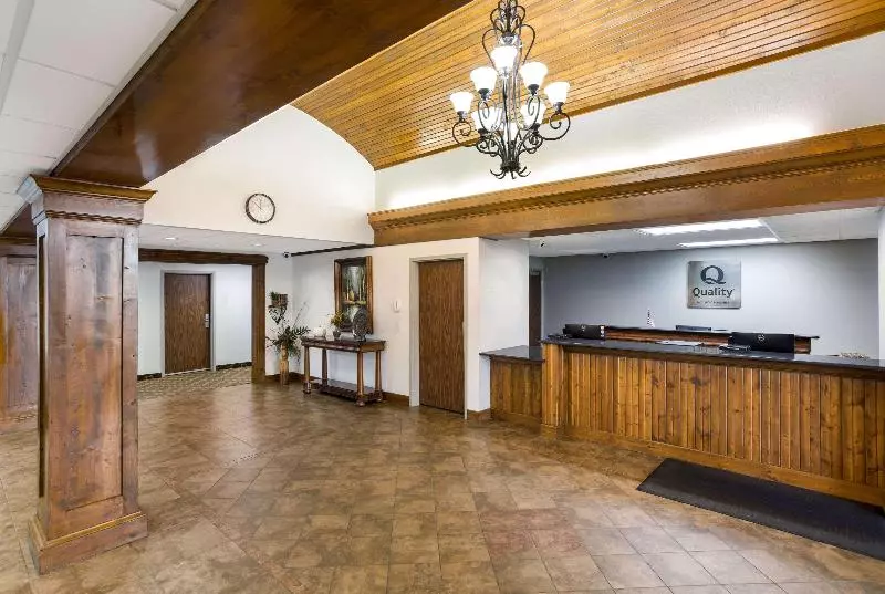 Отель Quality Inn & Suites