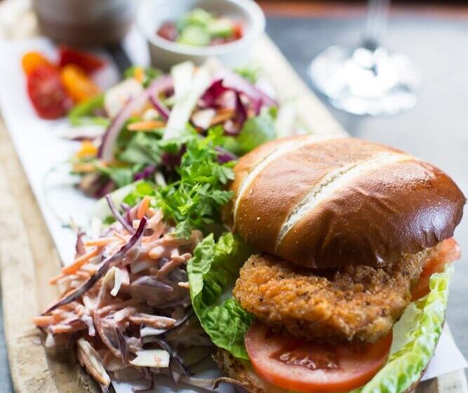 فندق Bayards Cove Inn