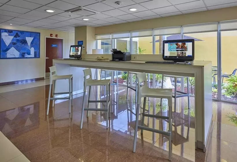 هتل City Express By Marriott Campeche