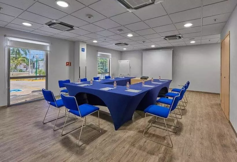 هتل City Express By Marriott Campeche