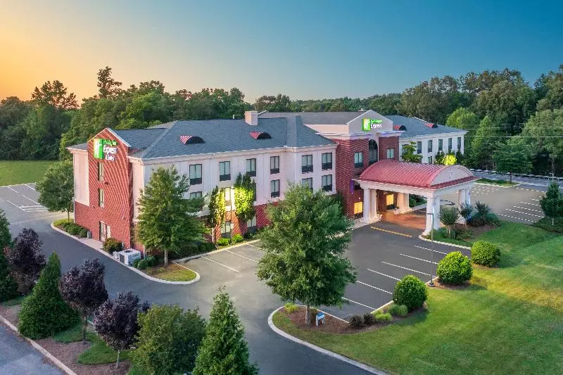 호텔 Holiday Inn Express   Tullahoma, An Ihg