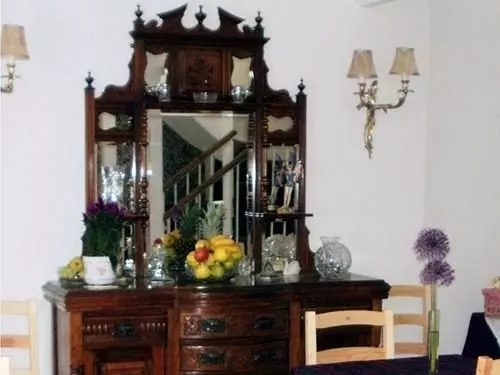 Отель Hollyburn House