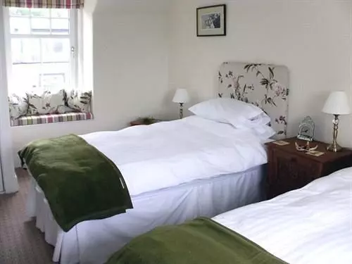 Отель Hollyburn House