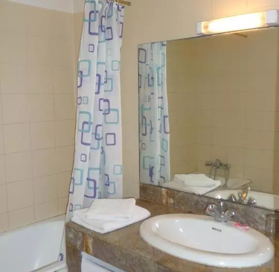 Отель Kamal City Center