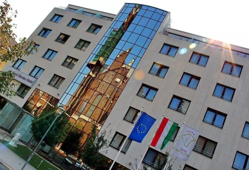 Hotel Lion S Garden