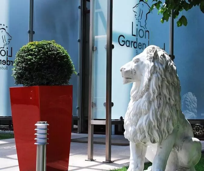 Hotel Lion S Garden