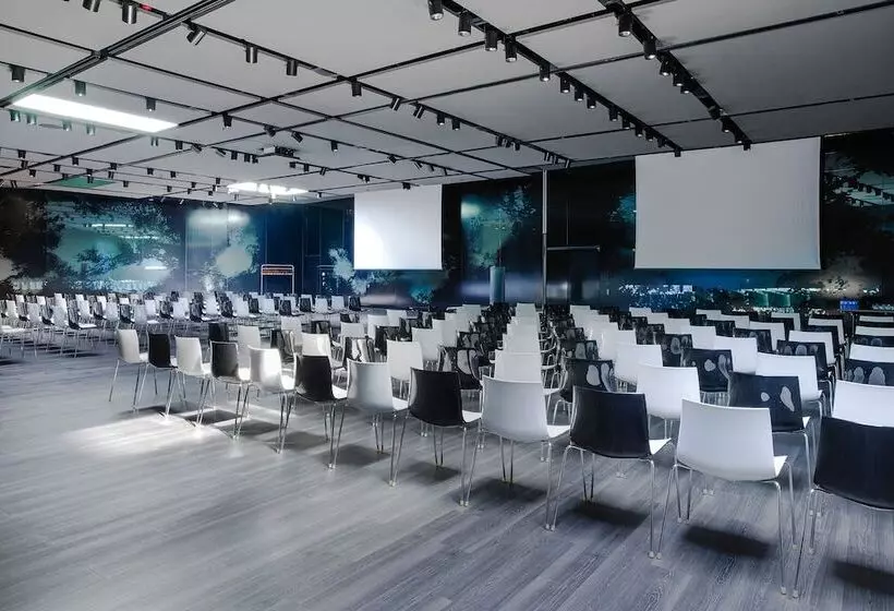 فندق Renaissance Barcelona Fira