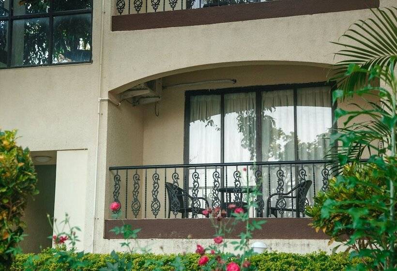 فندق Royale Assagao Resort   Near Vagator Beach