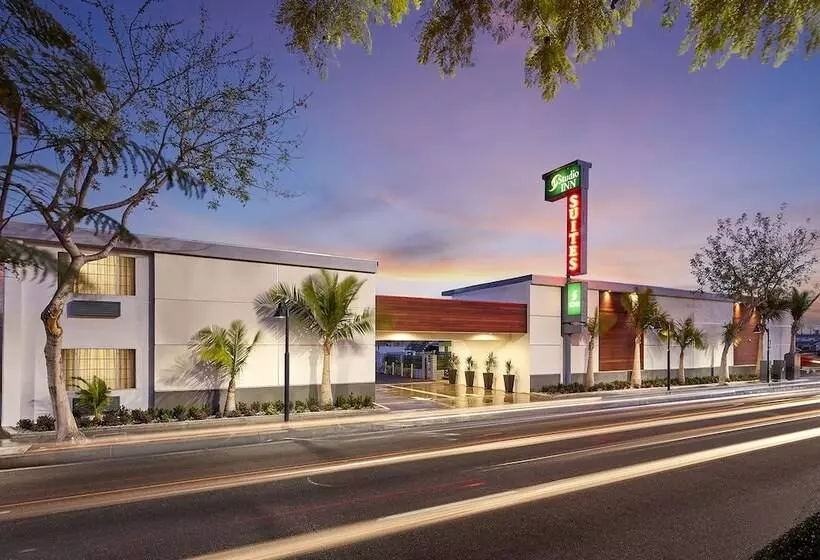 酒店 Studio Inn & Suites At Promenade Downey