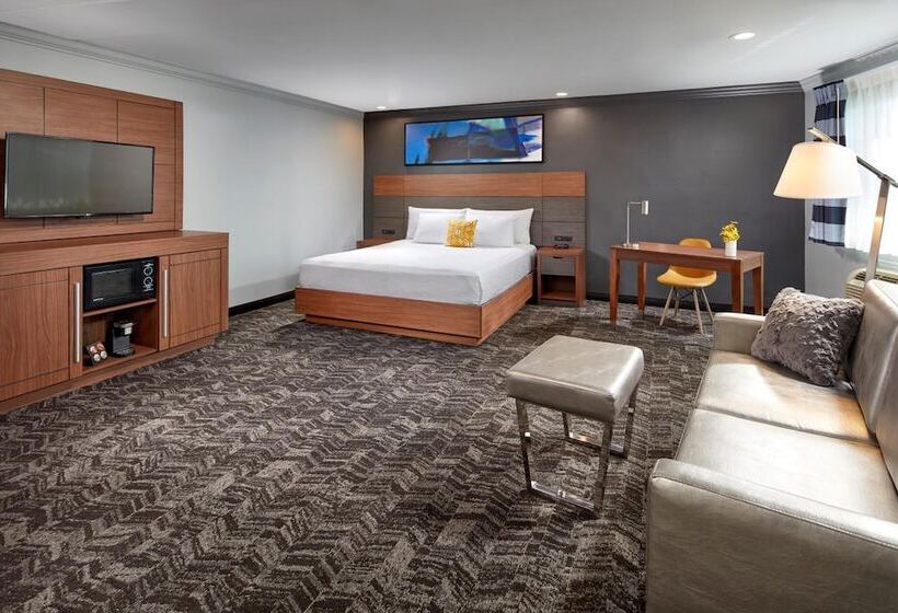 酒店 Studio Inn & Suites At Promenade Downey