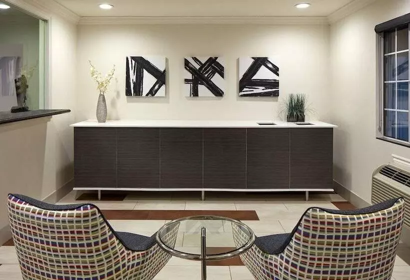 酒店 Studio Inn & Suites At Promenade Downey