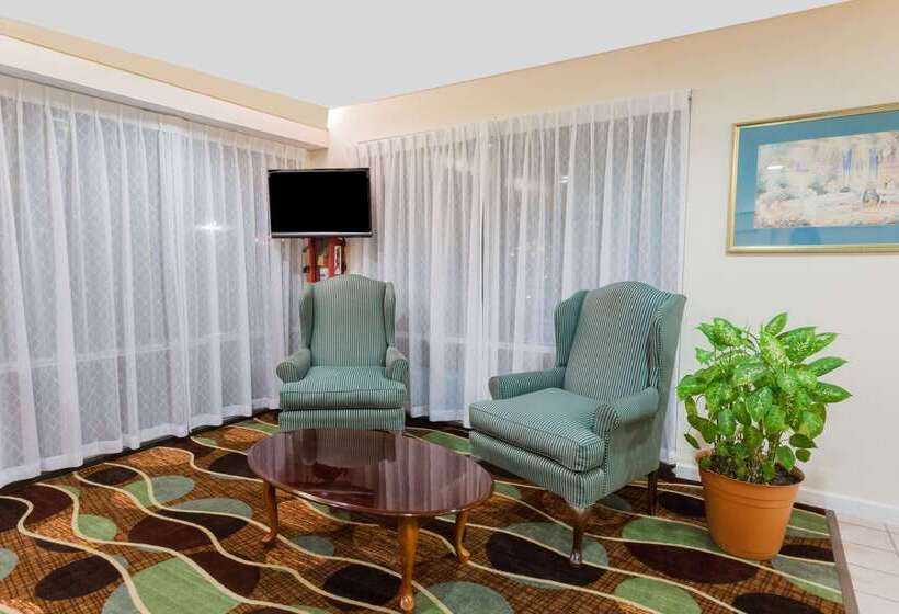 Отель Super 8 By Wyndham Stafford