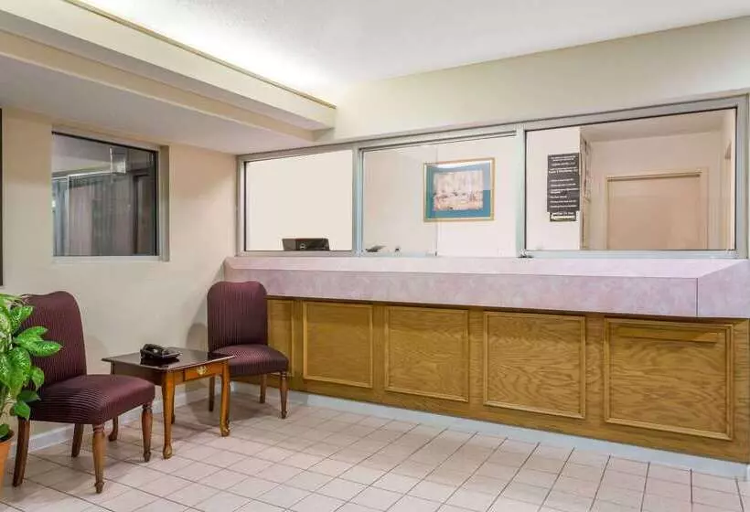 酒店 Super 8 By Wyndham Stafford