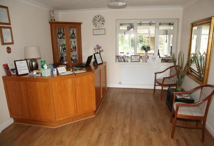 فندق The Hinton Guest House