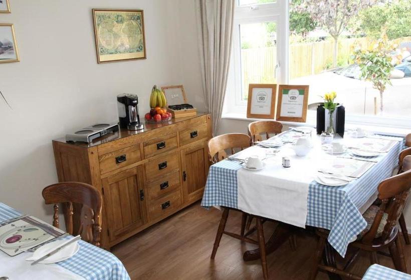 فندق The Hinton Guest House