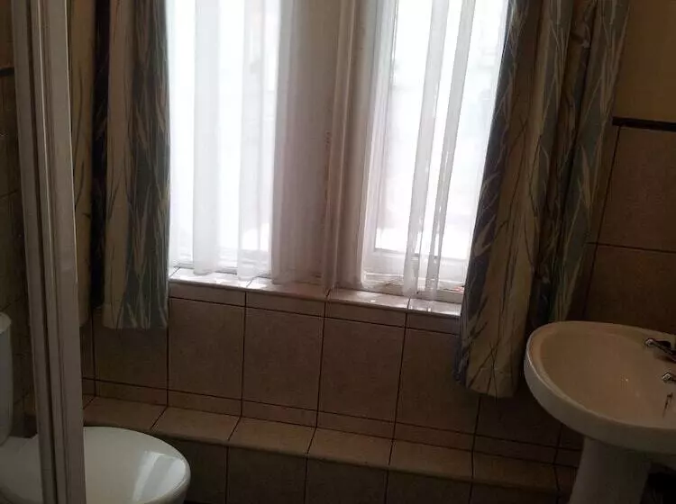 Hotelli The Knowsley B&b