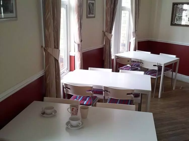 Hotelli The Knowsley B&b