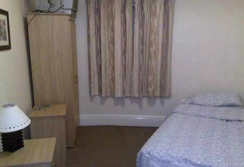 Hotelli The Knowsley B&b