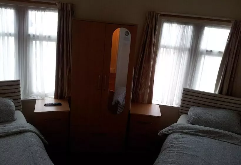 Hotelli The Knowsley B&b