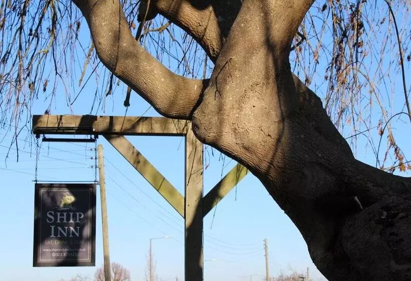 בית מלון כפרי The Ship Inn
