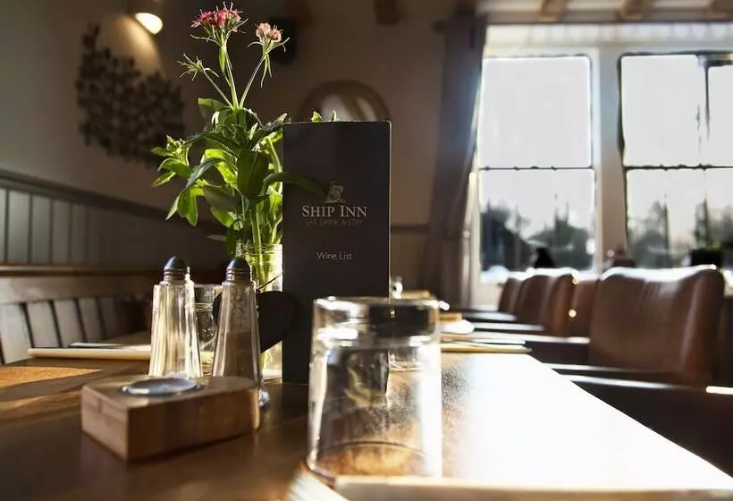 בית מלון כפרי The Ship Inn