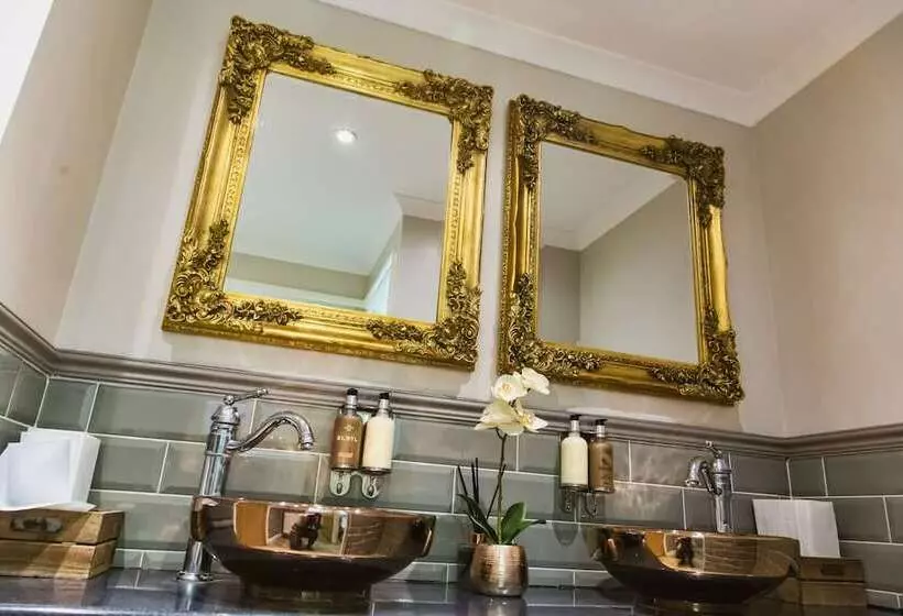 בית מלון כפרי The Ship Inn