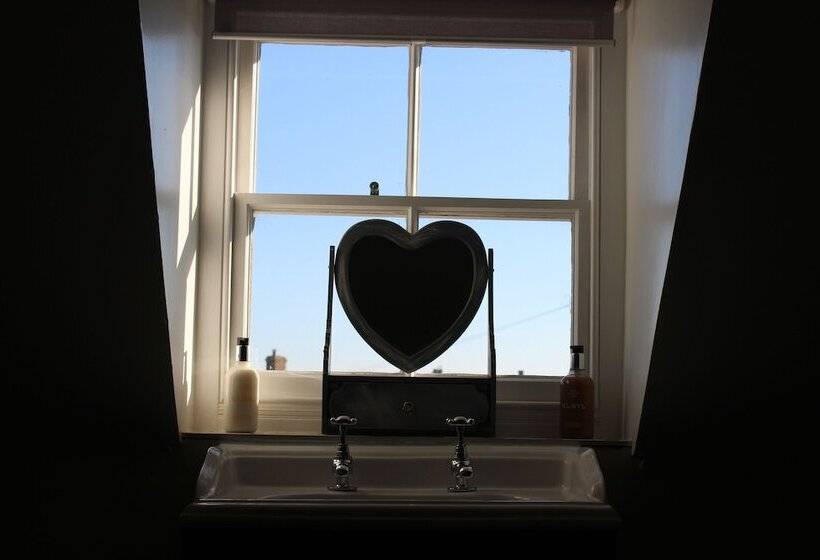 Отель The Ship Inn