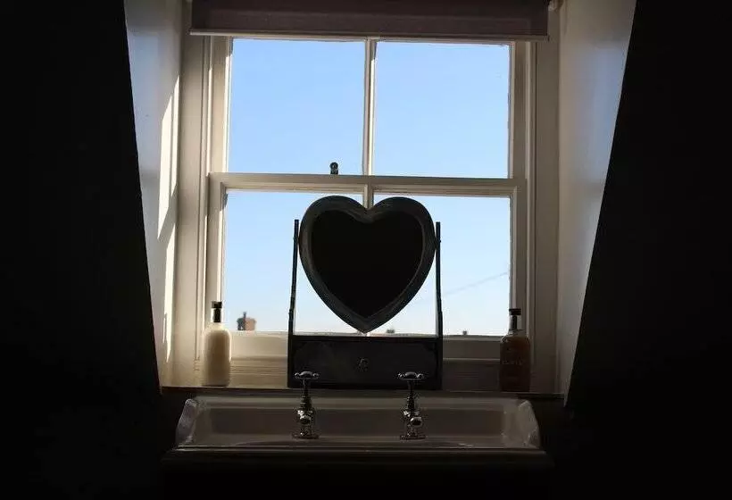 בית מלון כפרי The Ship Inn