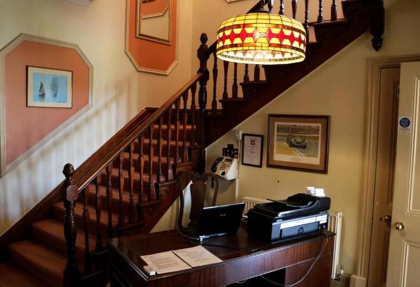 호텔 Trafalgar Guest House