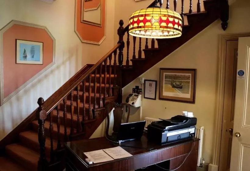 호텔 Trafalgar Guest House