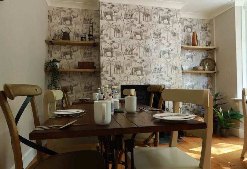 مبيت وإفطار Avonlea Guest House