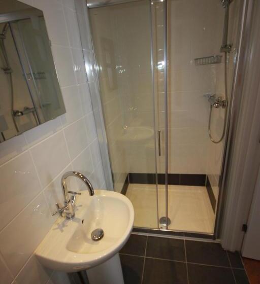 مبيت وإفطار Dolphins