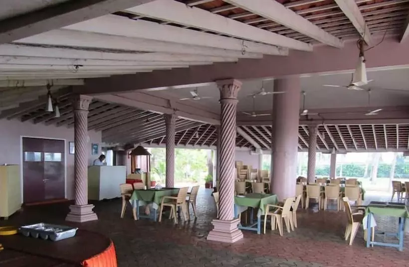 酒店 Mamalla Beach Resort