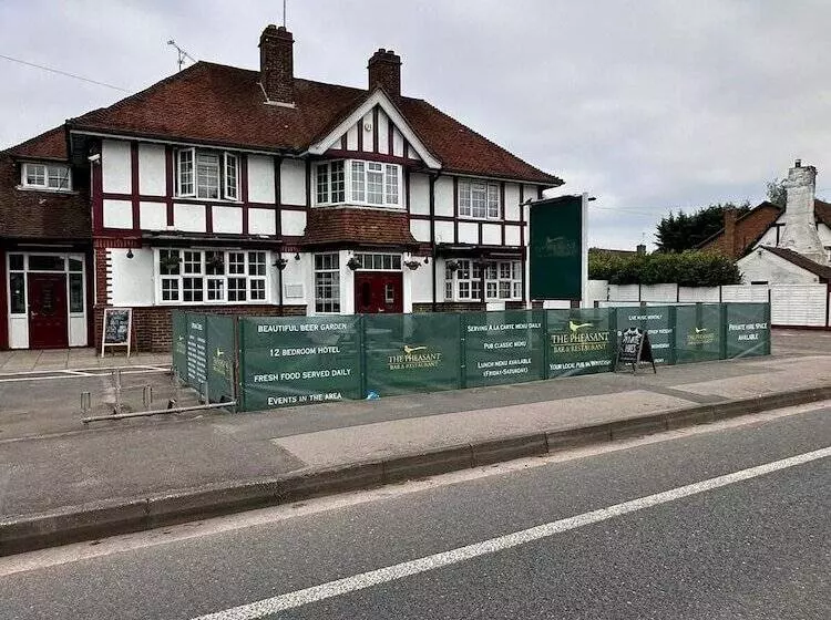 Hotelli The Pheasant Bar & Restaurant