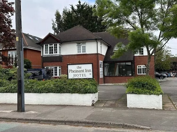 Hotelli The Pheasant Bar & Restaurant