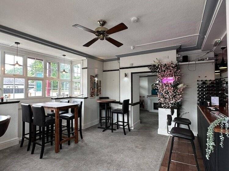 فندق The Pheasant Bar & Restaurant