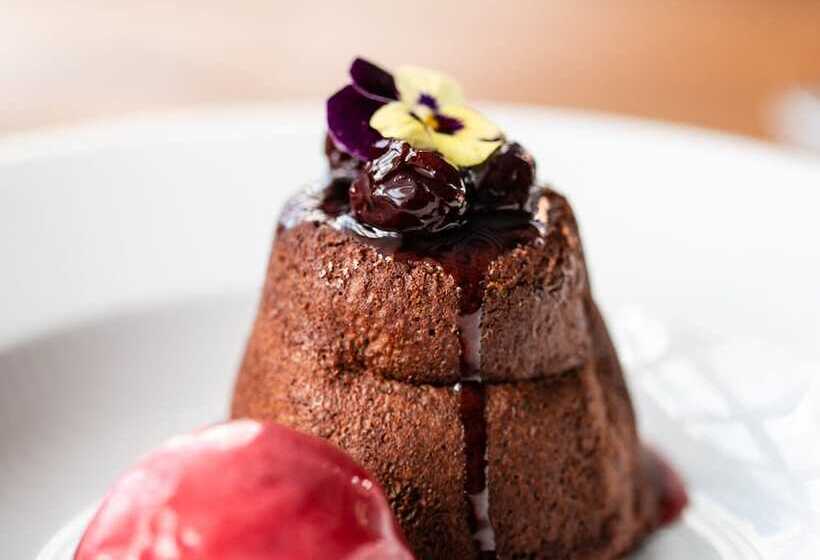 فندق The Pheasant Bar & Restaurant