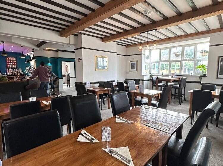 فندق The Pheasant Bar & Restaurant