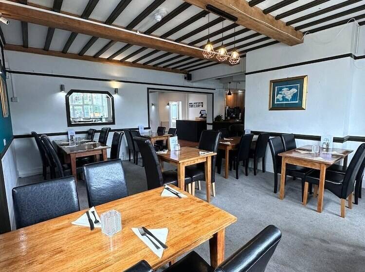 فندق The Pheasant Bar & Restaurant