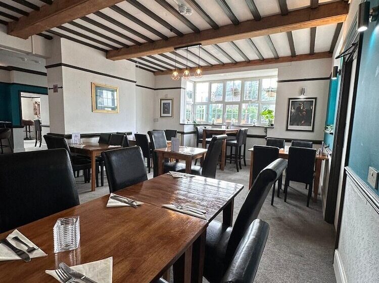 فندق The Pheasant Bar & Restaurant