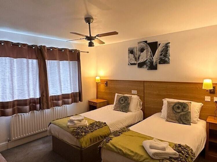 فندق The Pheasant Bar & Restaurant