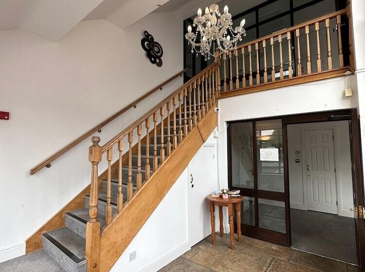 فندق The Pheasant Bar & Restaurant