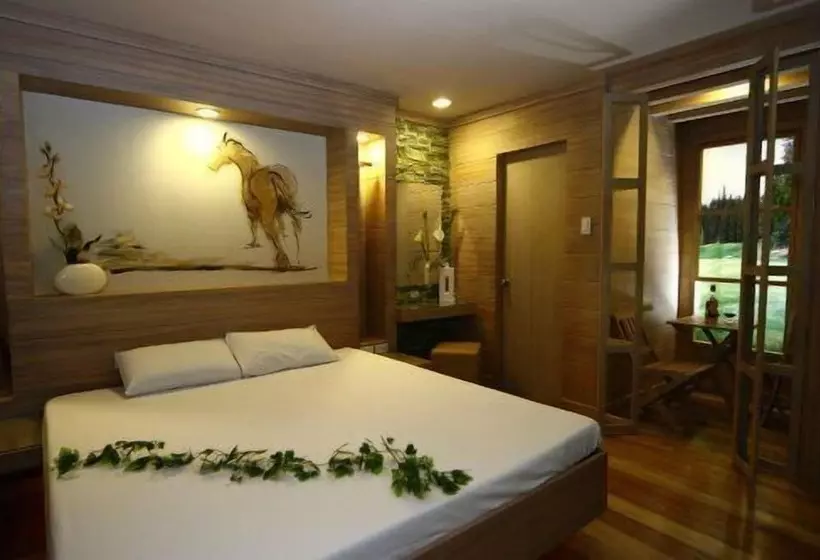 Отель Victoria Court Suites Pasig