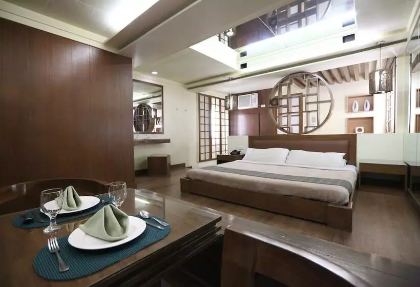 Отель Victoria Court Suites Pasig